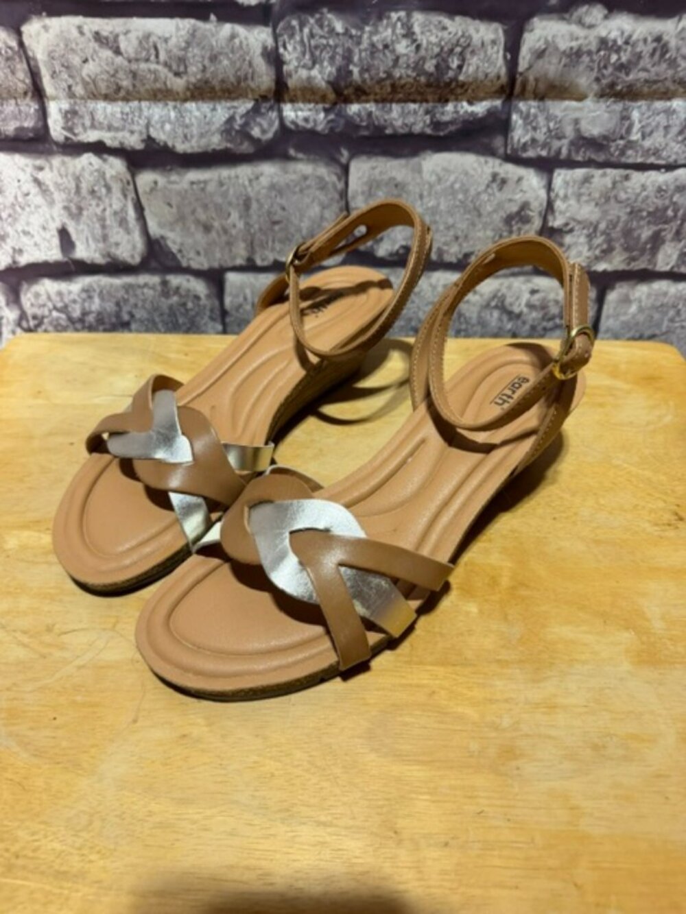 Earth Brown & Silver Open Toe Sandals Size 9